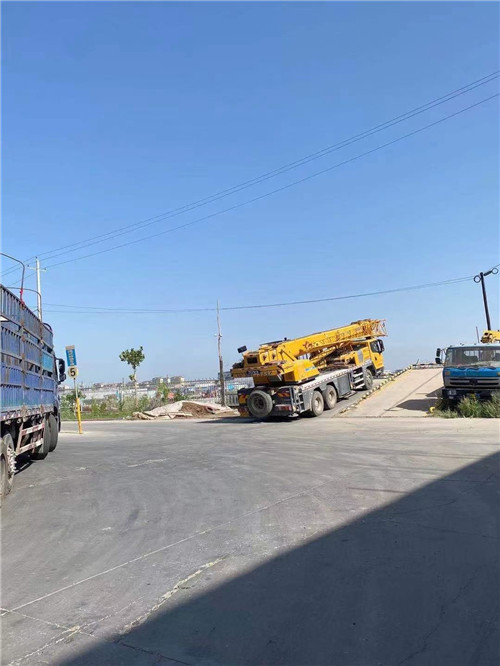 新津县25吨吊车的租赁价格大概是多少？