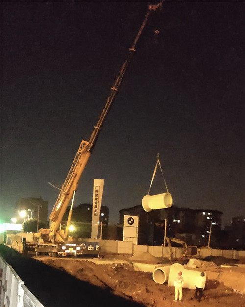 新津县“弯臂矫正”—— 吊车的 “形变补偿” 技术