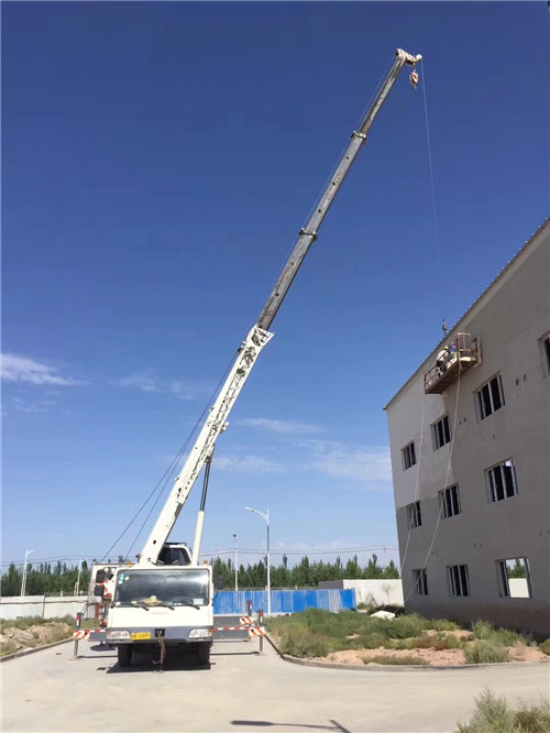 新津县“轻装强干”—— 吊车的 “轻量化臂架” 技术